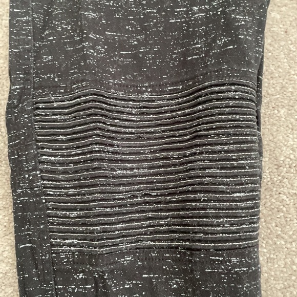 Joggers - Picture 2 of 4